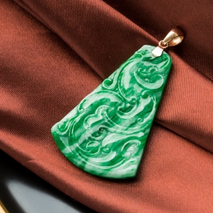 18K糯冰种飘翠翡翠龙凤呈祥吊坠