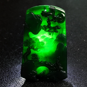 糯冰种墨翠松下怀远吊坠