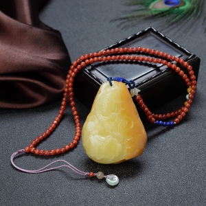 带皮俏色蜜蜡鱼牌吊坠