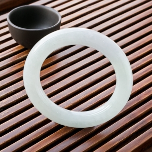 57.5mm糯冰种翡翠圆镯