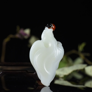 籽料和田白玉年年有余吊坠