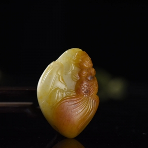 籽料和田玉年年有余手把件