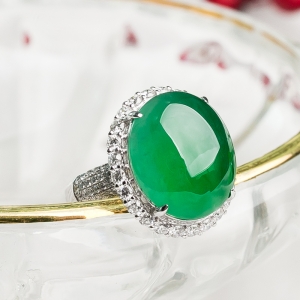 18K冰种翠绿翡翠戒指