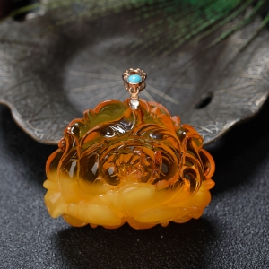 18K鸡油黄金绞蜜牡丹花吊坠