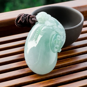 糯冰种蓝绿翡翠貔貅吊坠