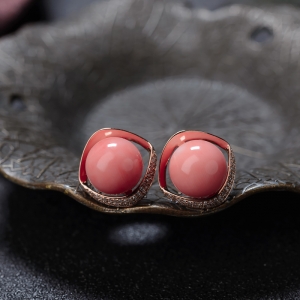 18K深水珊瑚圆珠耳钉