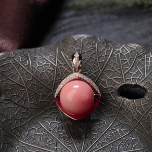 18K深水珊瑚圆珠吊坠