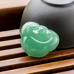 糯冰种苹果绿翡翠如意锁吊坠