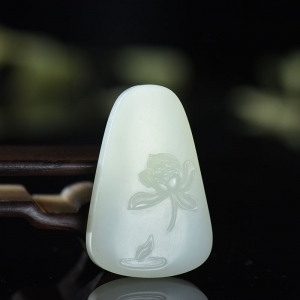 籽料和田白玉幽莲吊坠