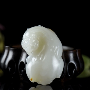 籽料和田白玉貔貅手把件