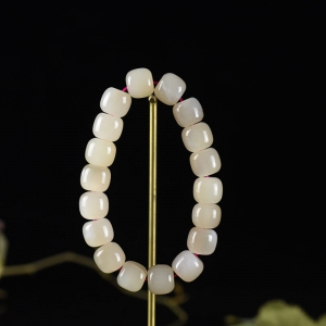 山料和田玉藕粉色老形珠单圈手串