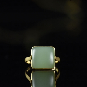 18K山料和田碧玉戒指