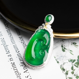 18K冰种阳绿翡翠如意吊坠
