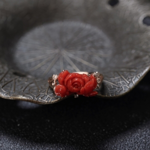 18K沙丁珊瑚牡丹花戒指