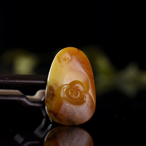 籽料和田玉黄沁弥勒佛吊坠