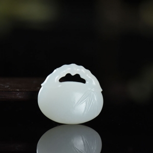 籽料和田白玉节节高平安锁吊坠