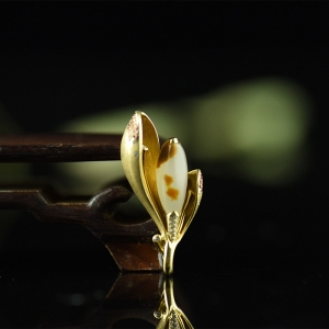 18K籽料和田玉玉兰花吊坠