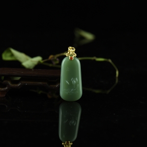 18K山料和田碧玉幽莲吊坠