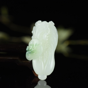 山料和田翠青玉摆财吊坠