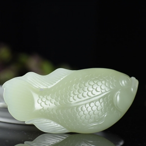 山料和田青玉年年有余手把件