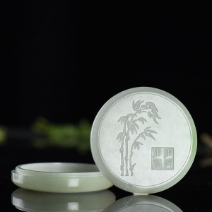 山料和田翠青玉香盒摆件