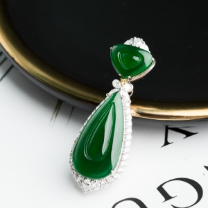 18K冰种翠绿翡翠吊坠