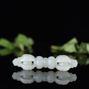 籽料和田白玉金刚杵吊坠