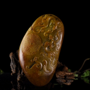 籽料和田玉黄沁龙凤呈祥摆件