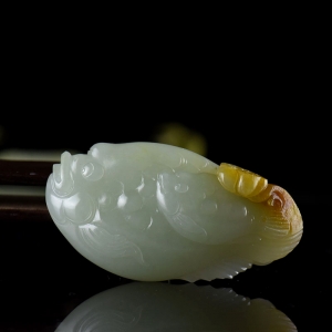 籽料和田白玉年年有余吊坠