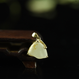 18K籽料和田玉原石吊坠