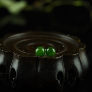 18K山料和田碧玉耳钉