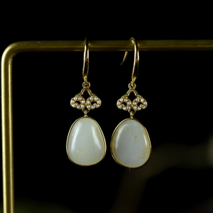 18K籽料和田玉原石耳坠