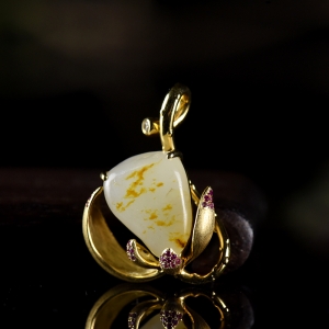 18K籽料和田玉原石幽莲吊坠