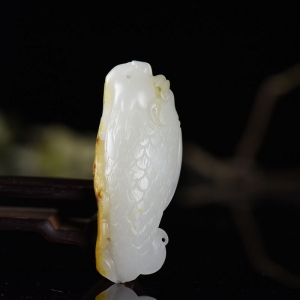 籽料和田白玉年年有余吊坠