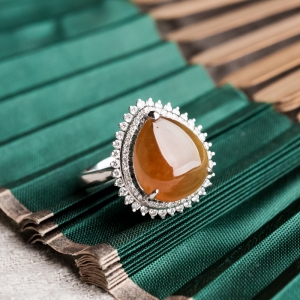 18K糯冰种红翡翡翠水滴戒指