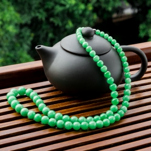 糯冰种翠绿翡翠塔链