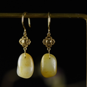 18K籽料和田玉原石耳坠