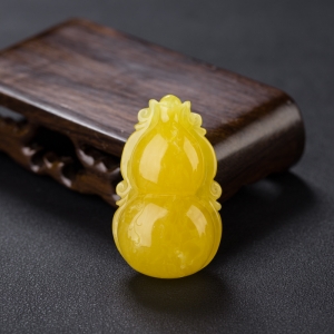 鸡油黄蜜蜡葫芦吊坠