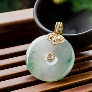 18K糯冰种飘翠翡翠平安扣吊坠