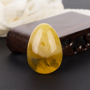 鸡油黄金绞蜜水滴吊坠