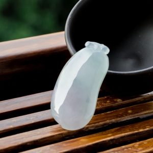 糯冰种紫罗兰翡翠福瓜吊坠