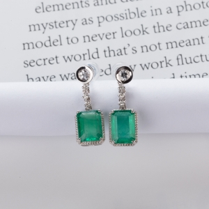 18K祖母绿方形耳坠