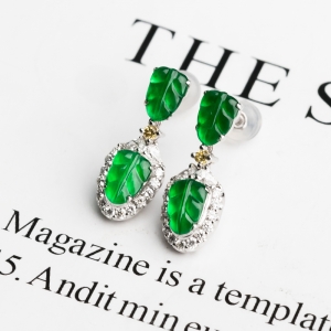 18K冰种阳绿翡翠耳坠