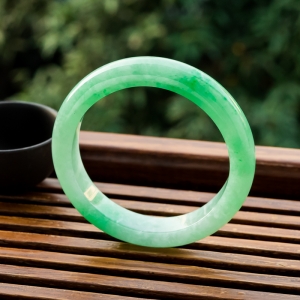 61.5mm糯冰种苹果绿翡翠平安镯