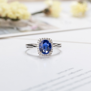 18k矢车菊蓝宝石戒指