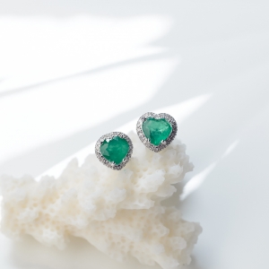 18K祖母绿心形耳钉