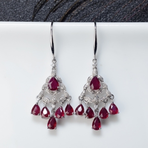 18K鸽血红红宝石耳坠