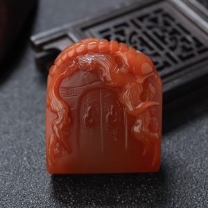 俏色南红双喜临门吊坠