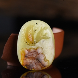 籽料和田白玉年年有余吊坠