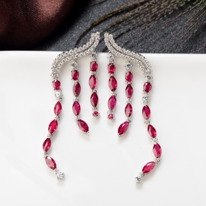 18K鸽血红红宝石耳坠